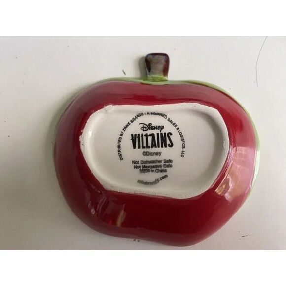 Set Of 4 Disney Halloween Villains Poisoned Apple Measuring Cups Iridescent NEW - Picture 14 of 16